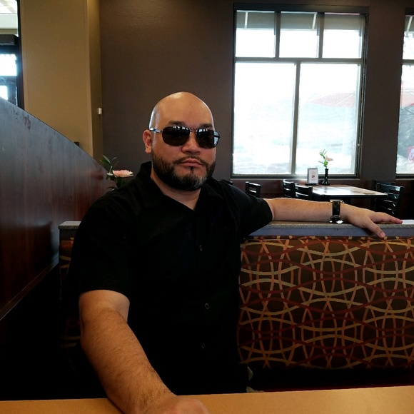 Meet your Posher, Ari - Picture 1 of 1